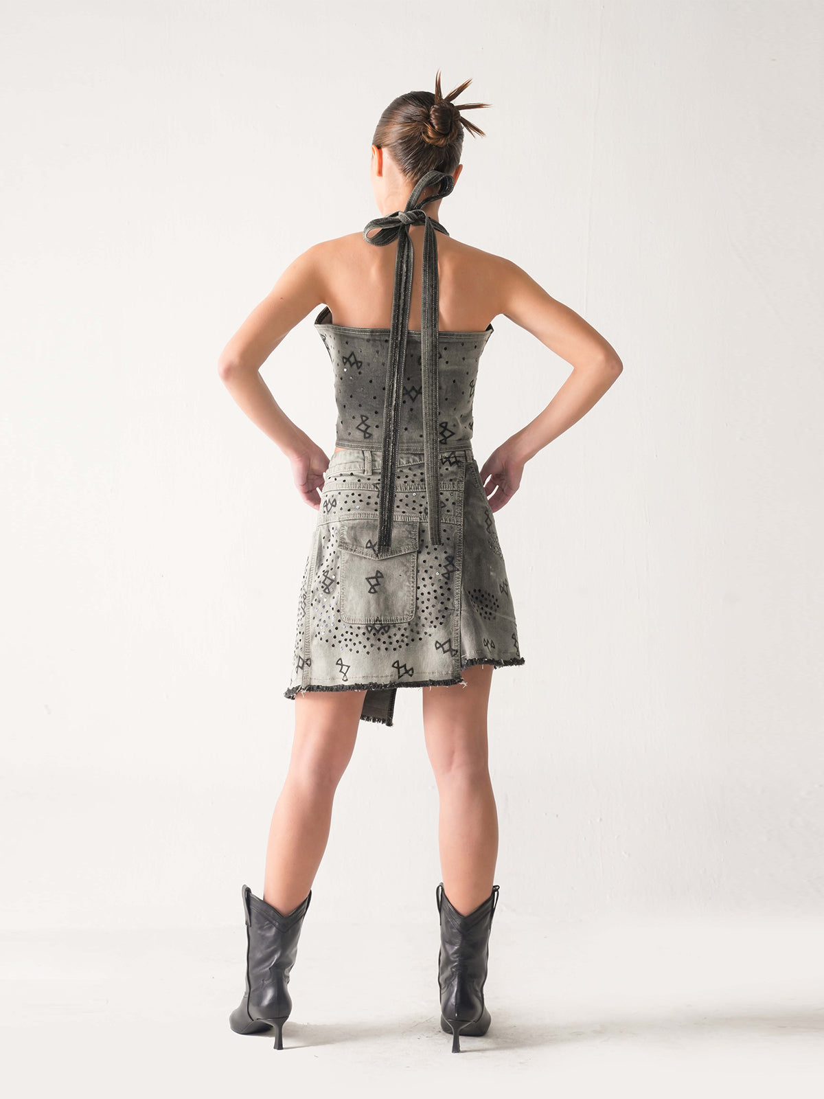 ACHROMIC HALTER TOP