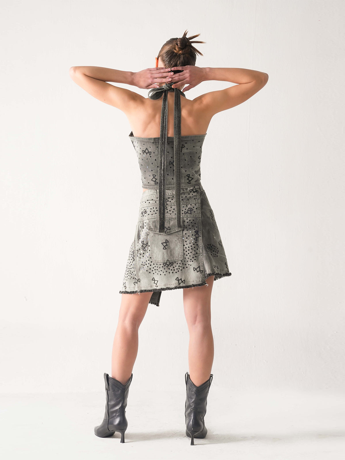 ACHROMIC HALTER TOP