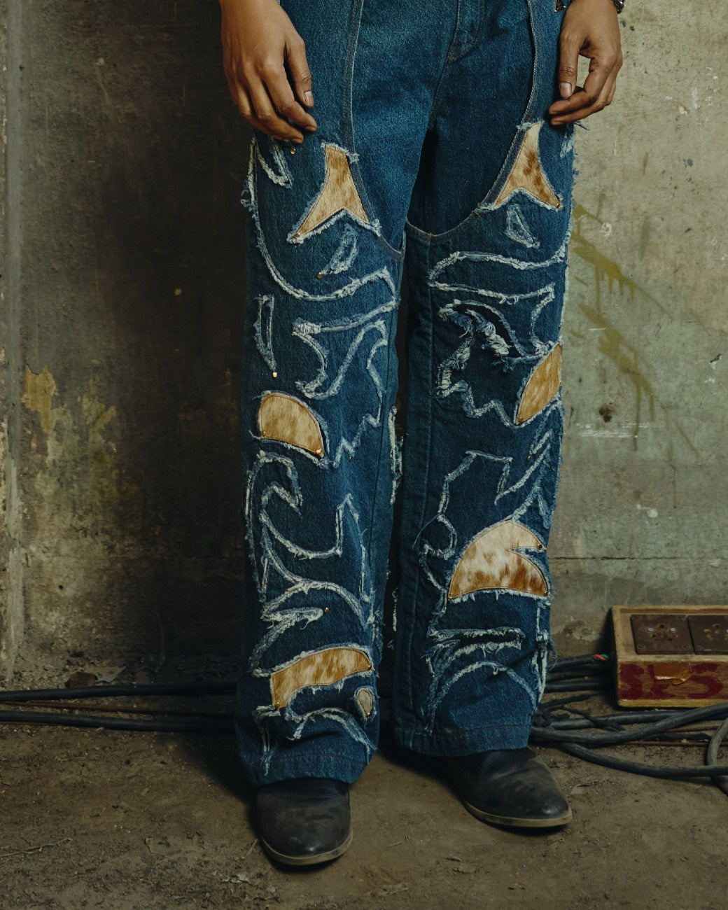 SADDLE CURVE DENIM PANTS
