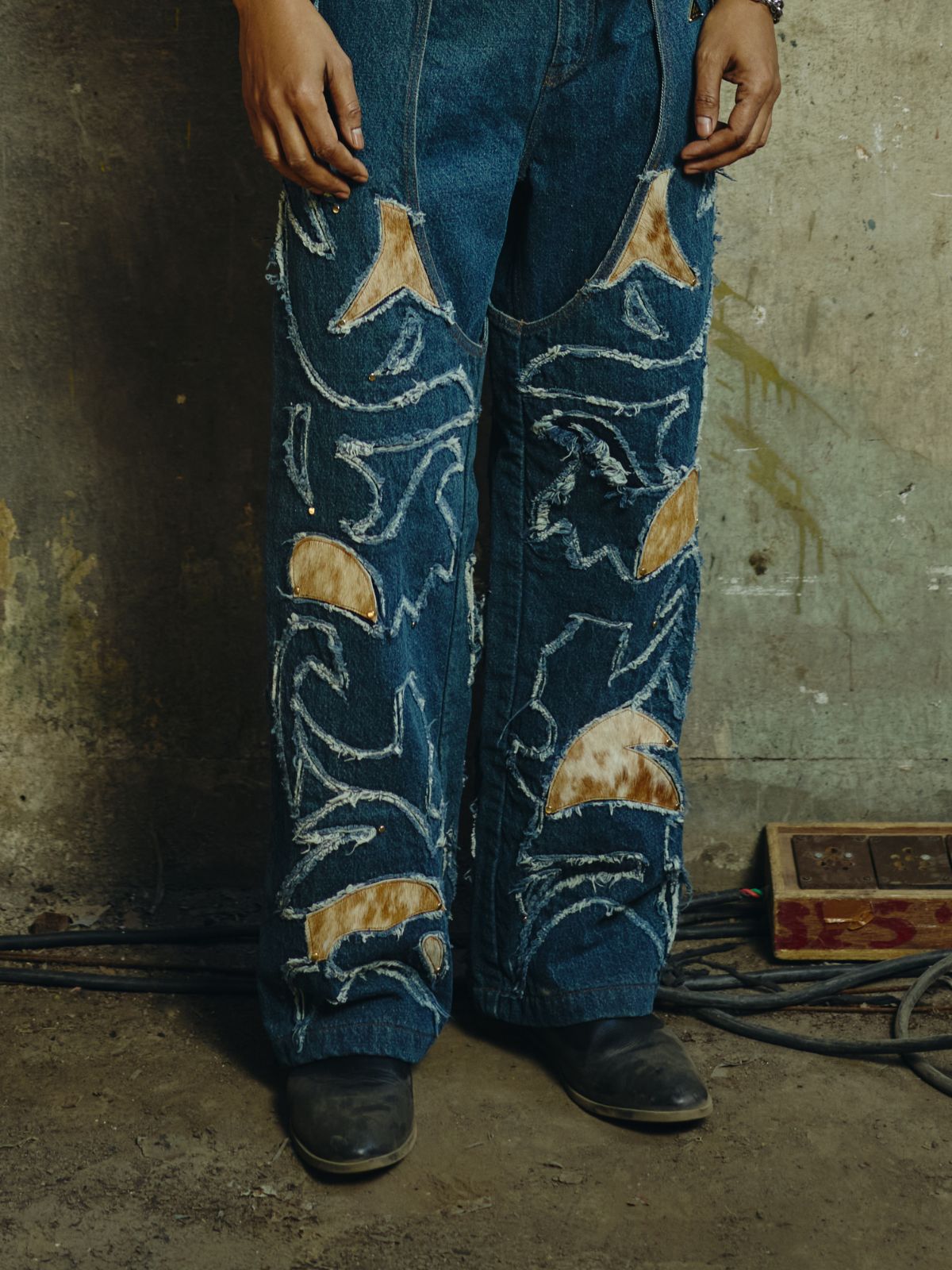 SADDLE CURVE DENIM PANTS